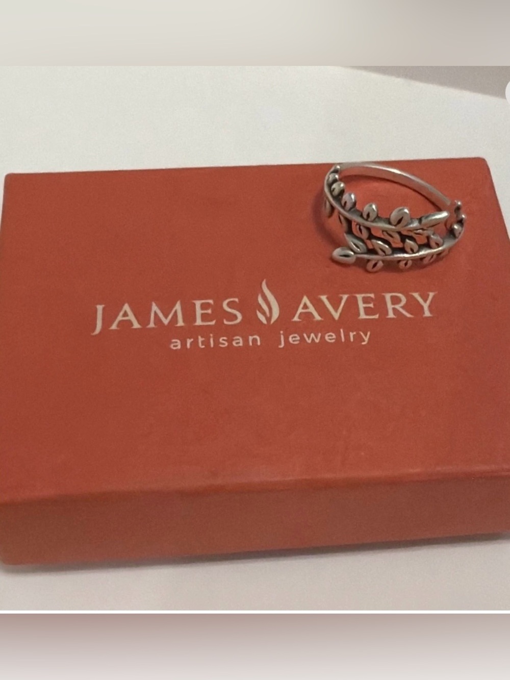 Avery Silver Leaf Motif Men’s Accessory - Silver